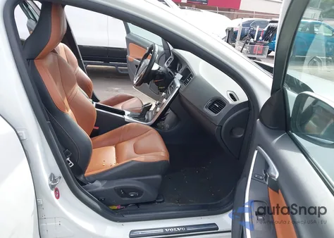 2016 Volvo S60 T5 Premier из США, поврежденный, VIN YV1612TK8G2406150